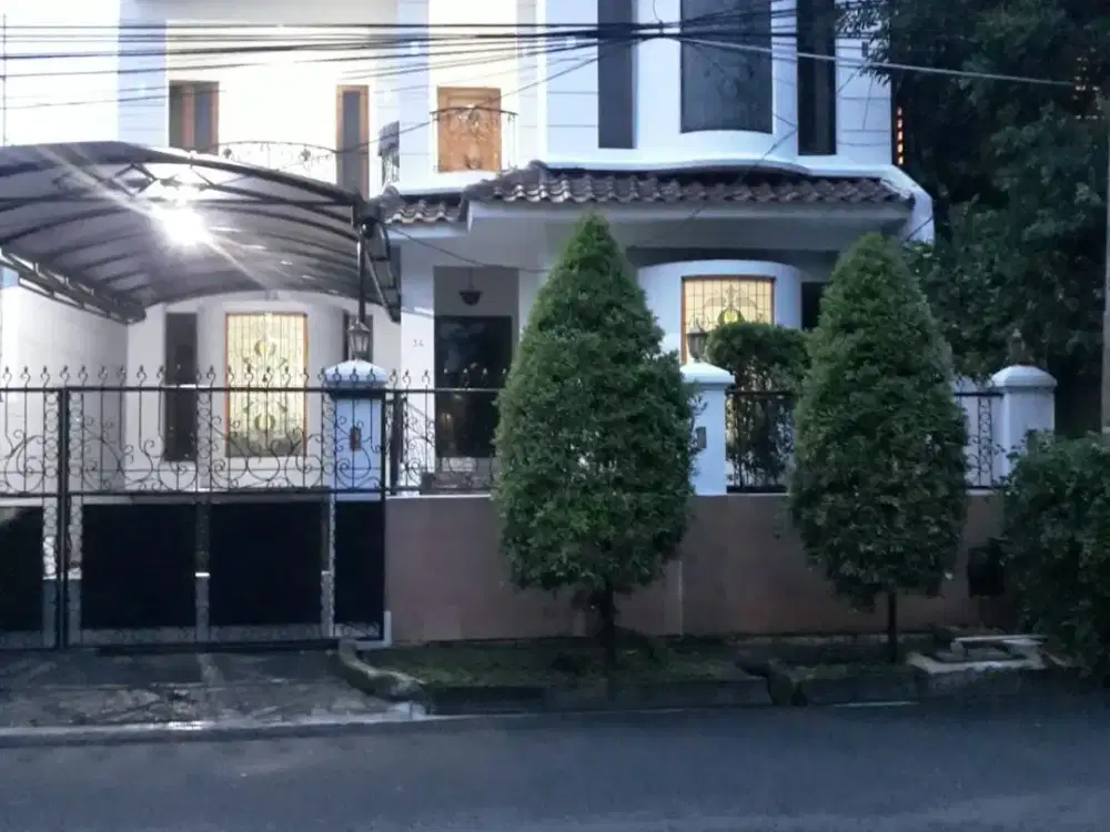 DIJUAL RUMAH SIAP HUNI HARGA MENDEKATI NJOP DI GEDUNG HIJAU PONDOK INDAH KEBAYORAN LAMA  JAKARTA SELATAN