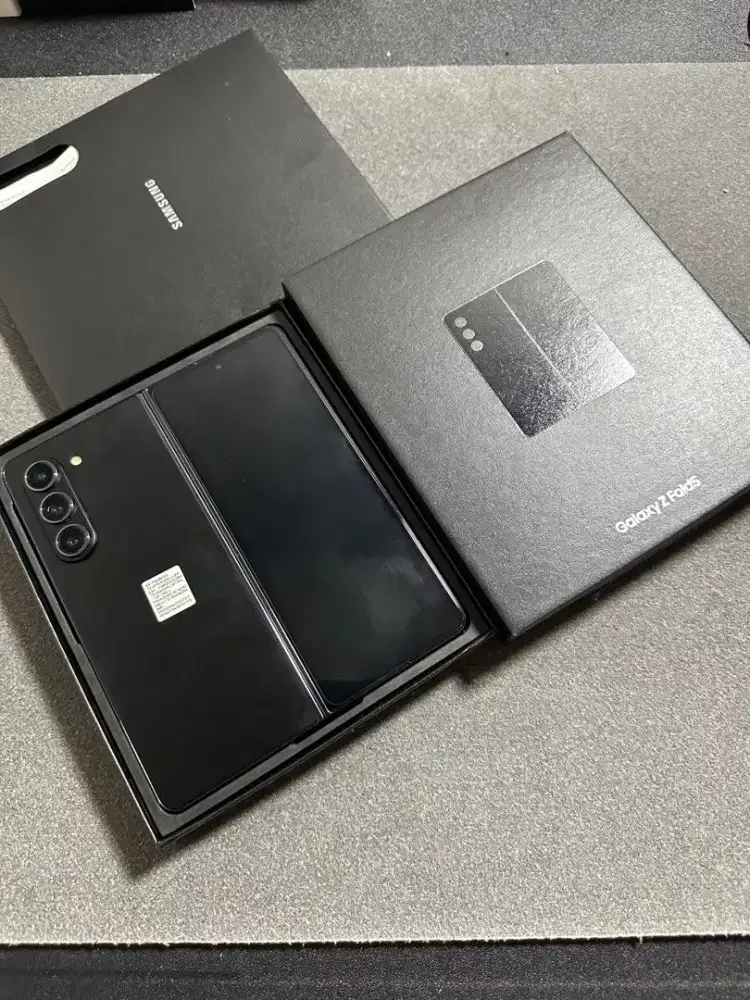 SAMSUNG Z FOLD 5 1TB SEIN RESMI
FULLLSET MULUS TT IPHONE