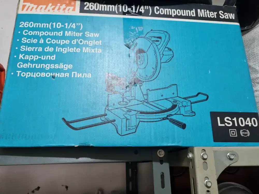 Mesin potong aluminium