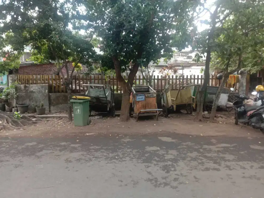 Rumah lama hitungan jual tanah saja samping hotel Wilis malang