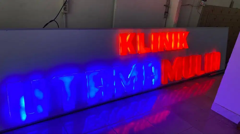 Huruf timbul cantik ( akrilik lampu )