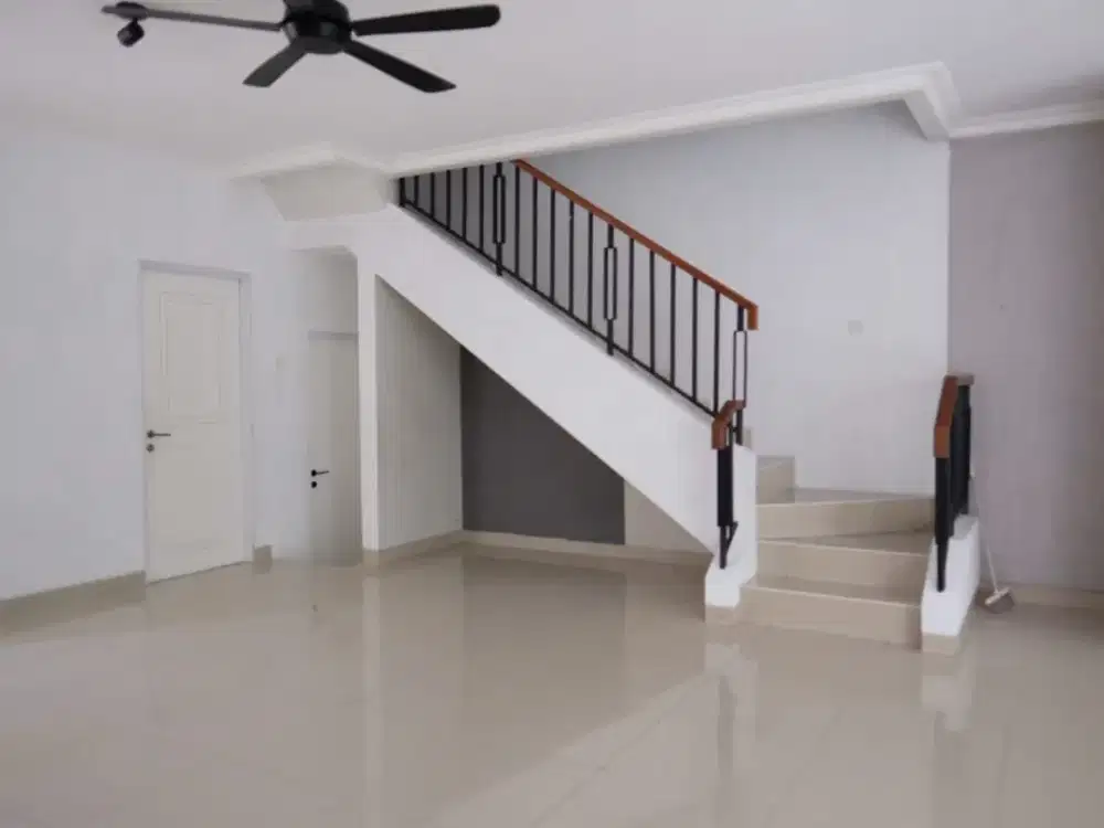 Dijual Rumah Mewah, Depan Taman – Siap Huni & Nyaman