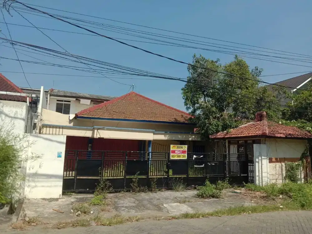 Rumah Lokasi Ramai Penduduk di Jl. Taman Hasanudin Semarang Utara