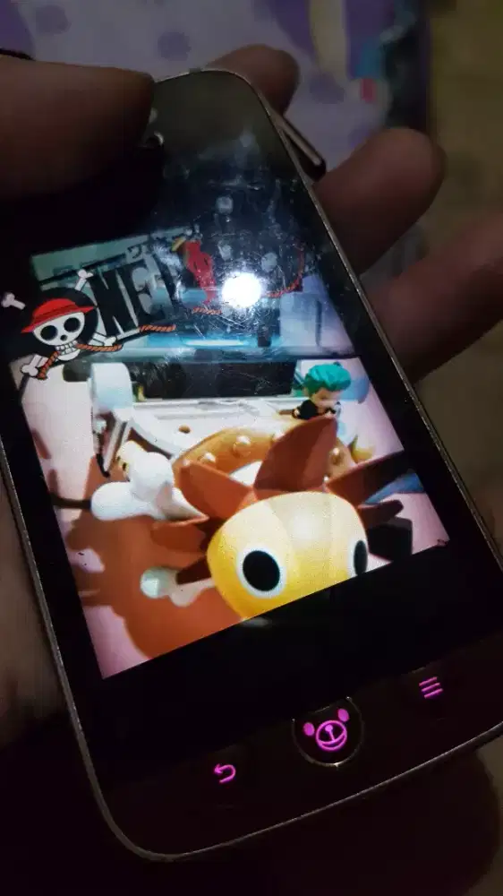 Handphone jepang one piece