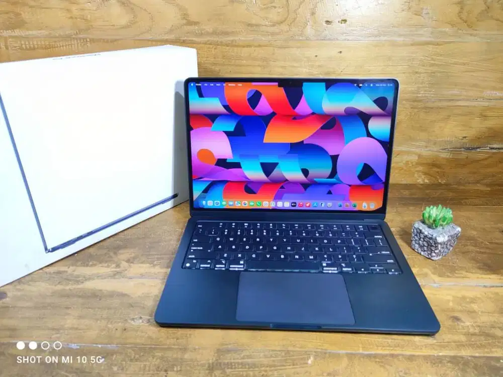 Macbook Air 13 2022 Apple M2 16GB/256GB iBOX FULLSET BH 100% CC 33 JOS