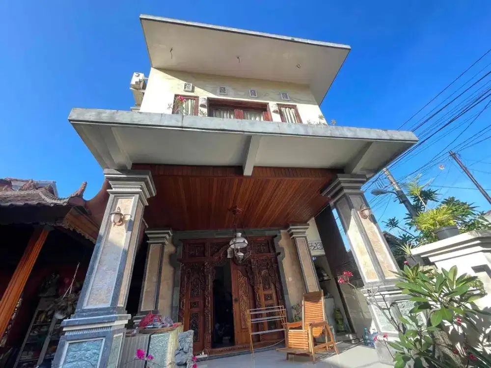 Dijual Cepat Rumah Lantai 2 Style Bali & Sangat Dekat dengan Jalan Induk Gunung Agung Denpasar Barat