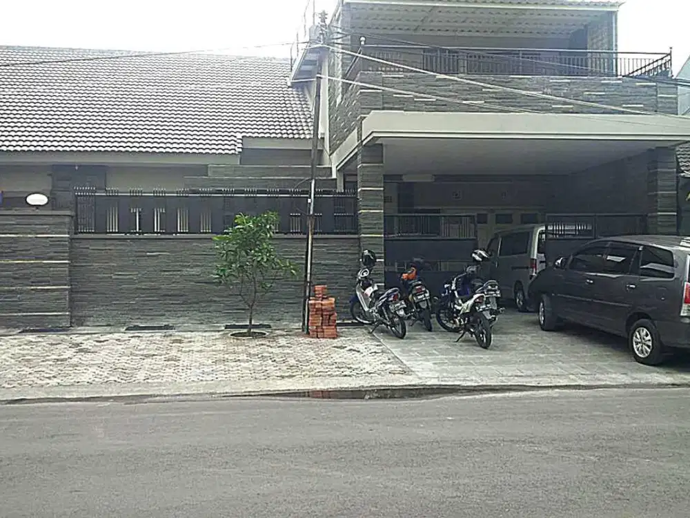 Dijual cepat Rumah 2 lantai Kutisari Indah Jalan Utama Semi Furnish