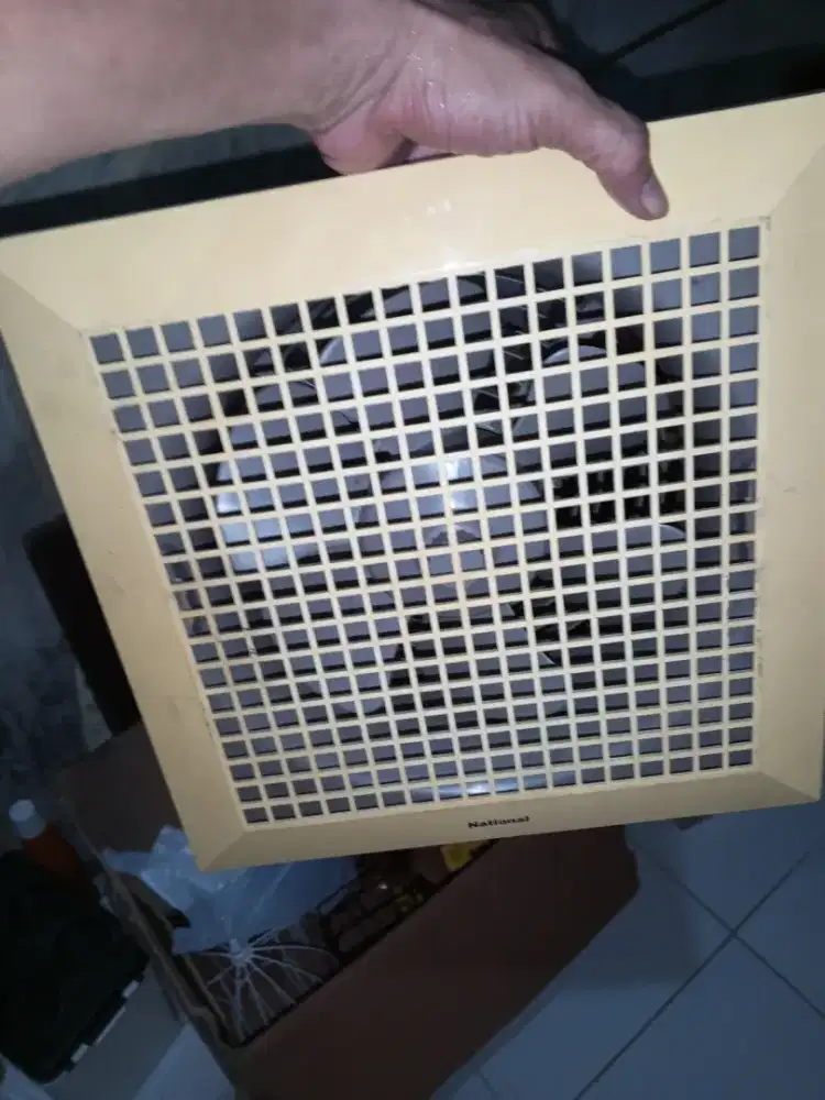 Exhaust Plafon panasonic 12inc  Rp.150rb
semua normal dan fungsi