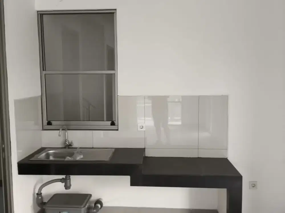 sewa rumah 2 lantai PIK 2 uk 6x12,5m kosongan ada AC