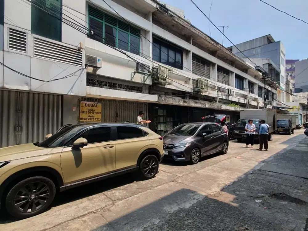 Ruko 2 1/2 Lantai samping mall Pancoran China Town Poin, sangat cocok untuk bebagai macam usaha