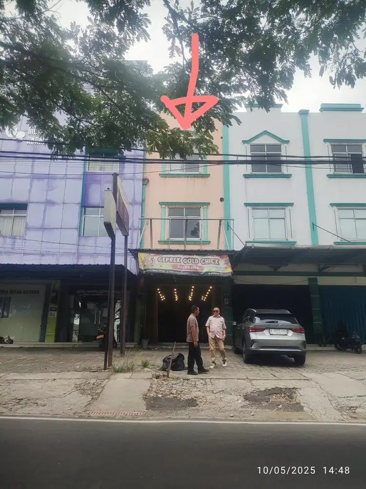 Ruko 3 setengah lantai