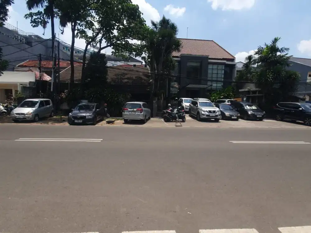 Rumah di area komersil Gandaria, Kebayoran Baru Jakarta Selatan