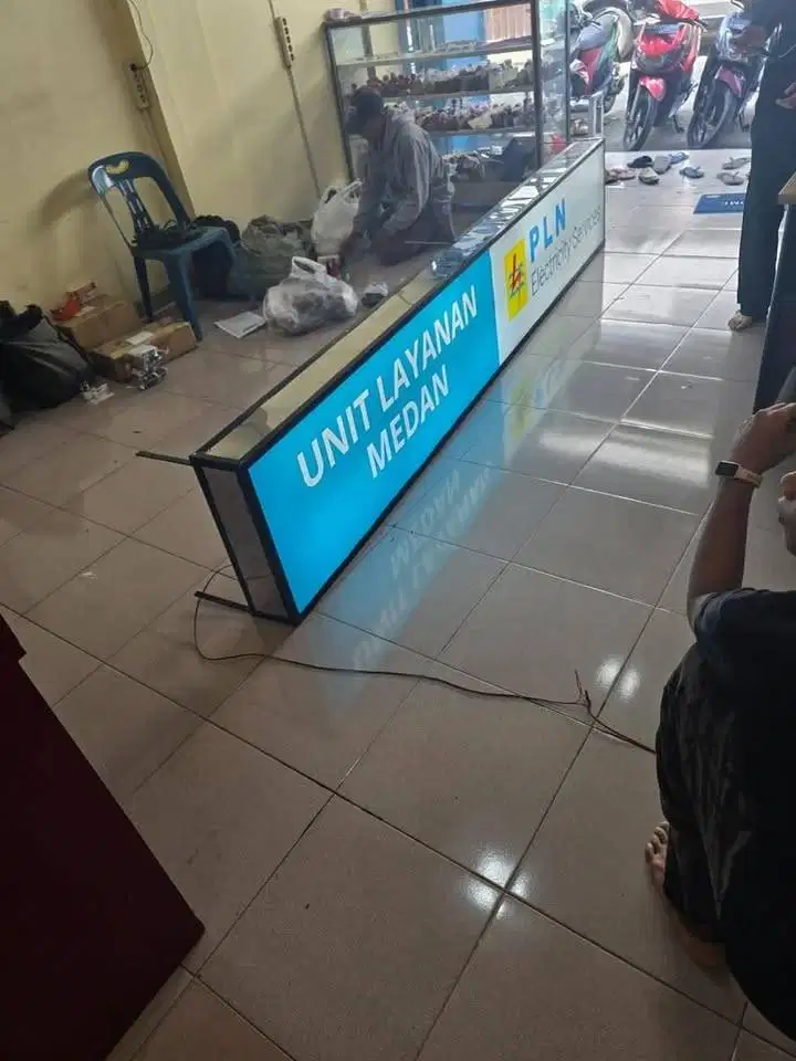 Neon Box Akrilik/Spanduk Backlight