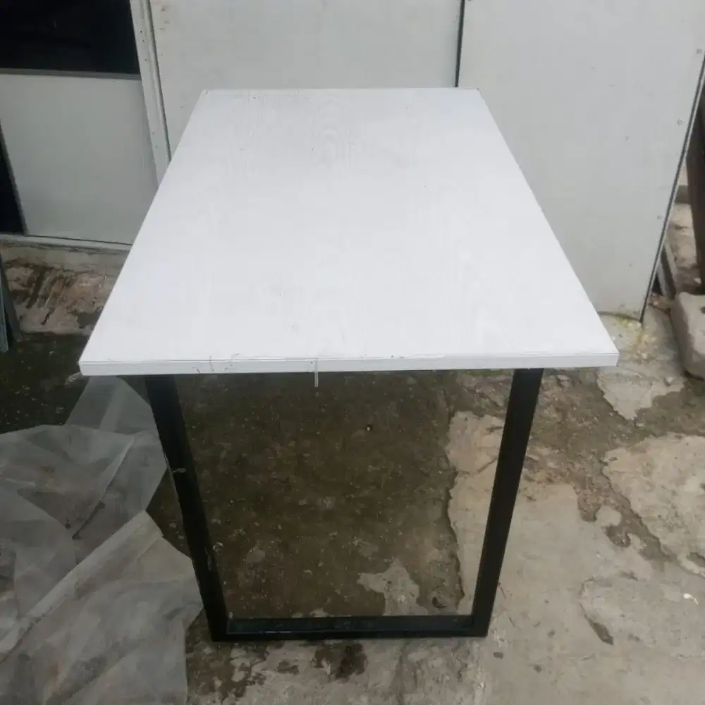 Meja paten  ukuran 100x60x75cm