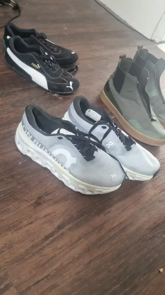 Sepatu olahraga / running on cloud 42