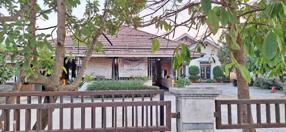 Rumah + warung makan ex pindang makwar