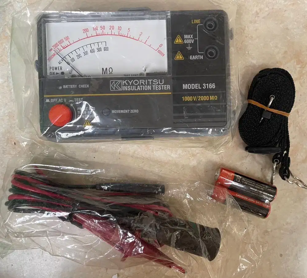 Penguji Isolasi Analog Kyoritsu Model 3165.