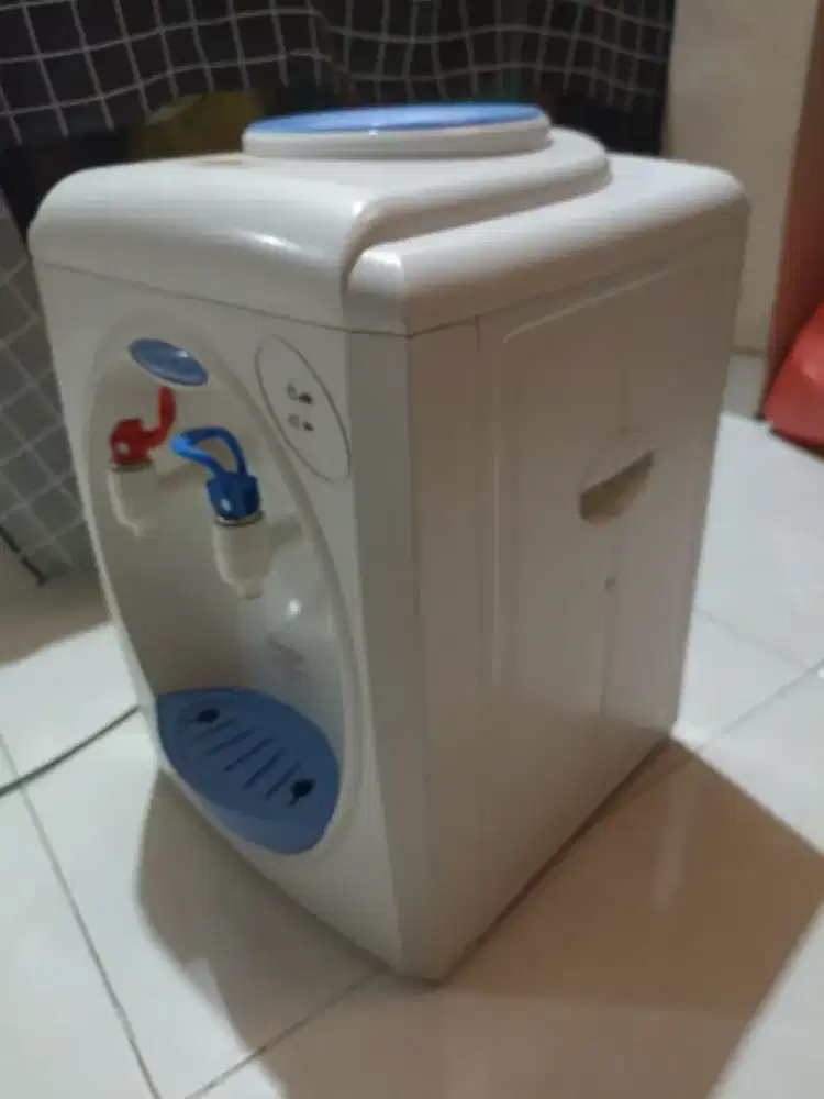 Dispenser Miyako + galon aqua 2 buah