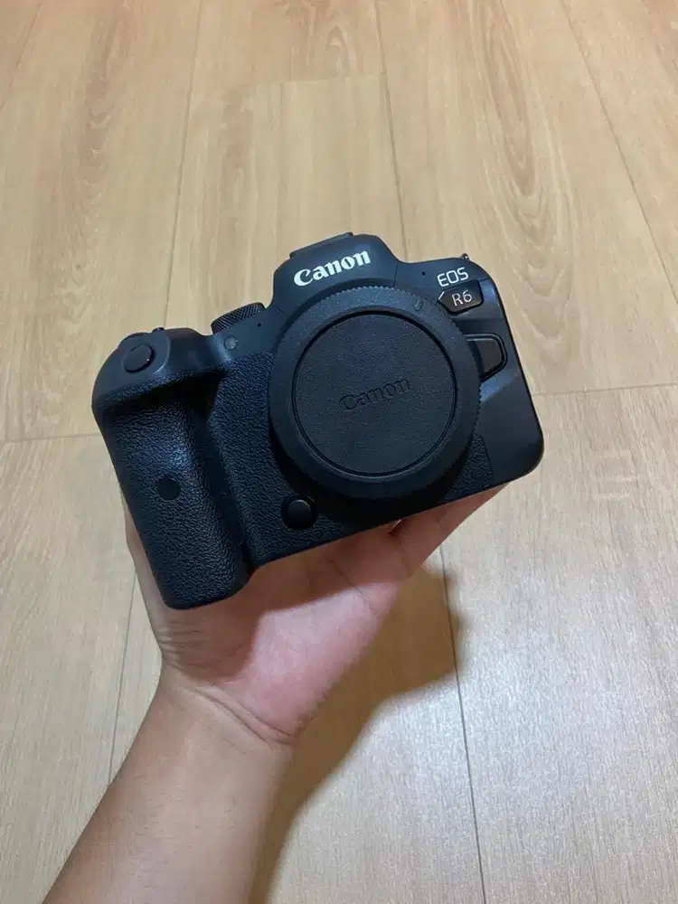 Canon EOS R6 + lensa canon rf 50mm ex garansi Resmi Indo