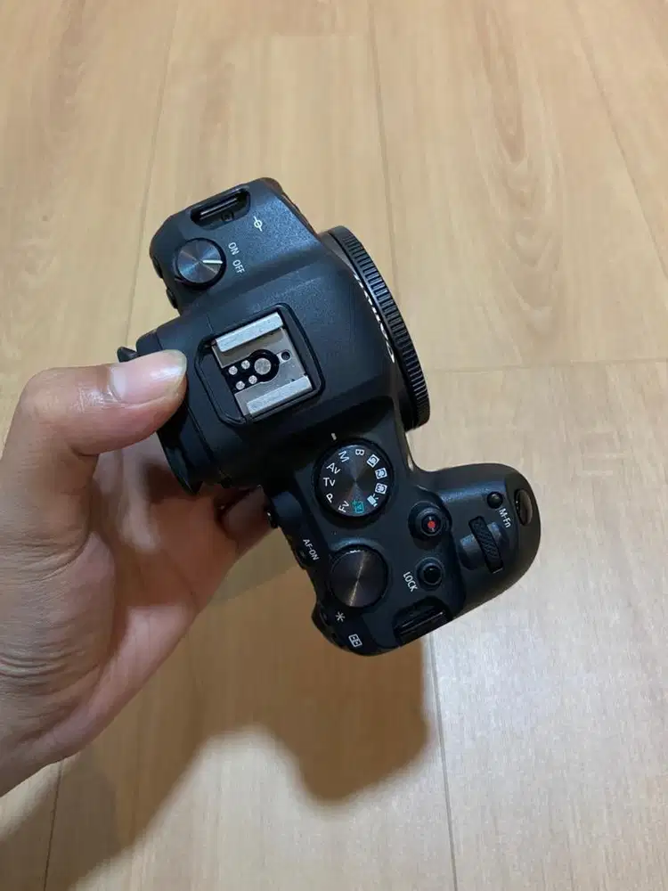 Canon EOS R6 + lensa canon rf 50mm ex garansi Resmi Indo
