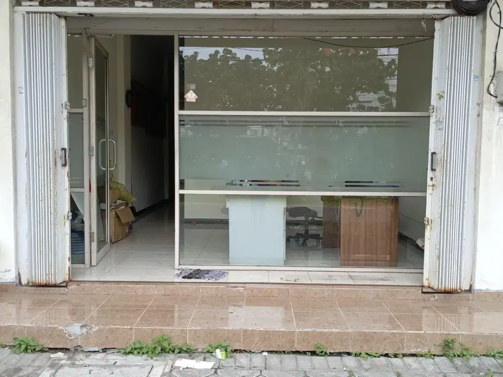 Ruko 3 Lantai Di Perumahan Manyar Tompotika Dekat Petra