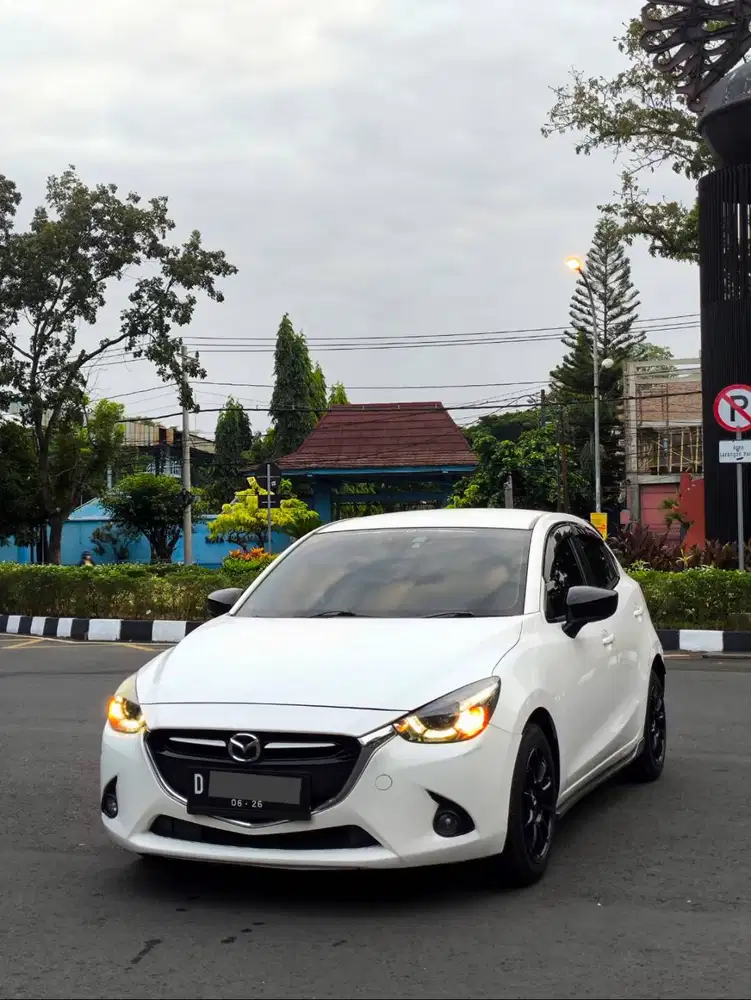 Mazda 2 2015 Putih. Istimewa