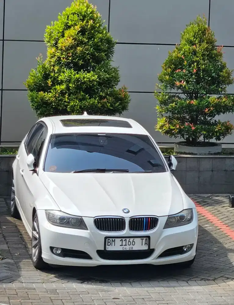 BMW E90 /325i Tahun 2010