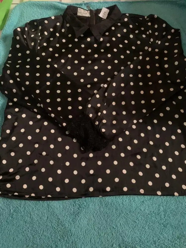 Blouse Polka bahan satin