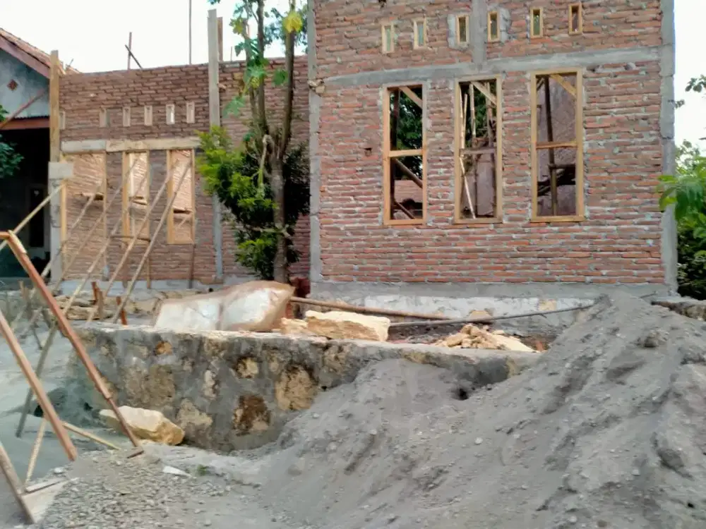 Tanah plus bangunan setengah jadi