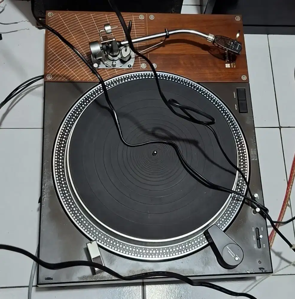 Turntable technics SL-110/1100