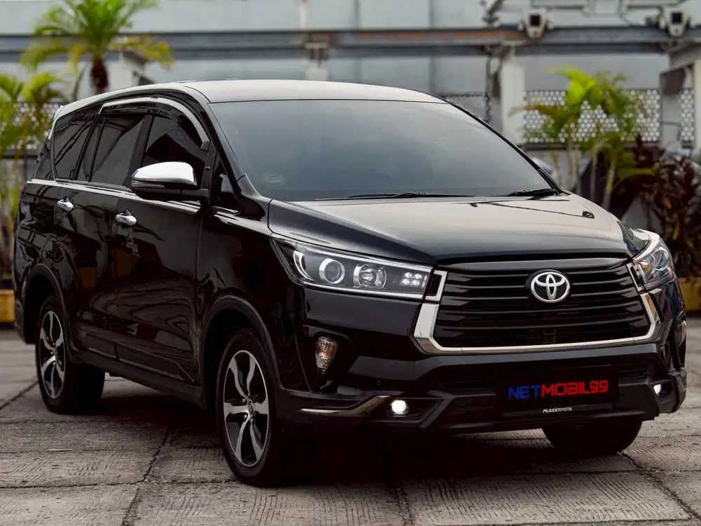 TOYOTA INNOVA VENTURER 2.4 AT DIESEL 2022 - HITAM