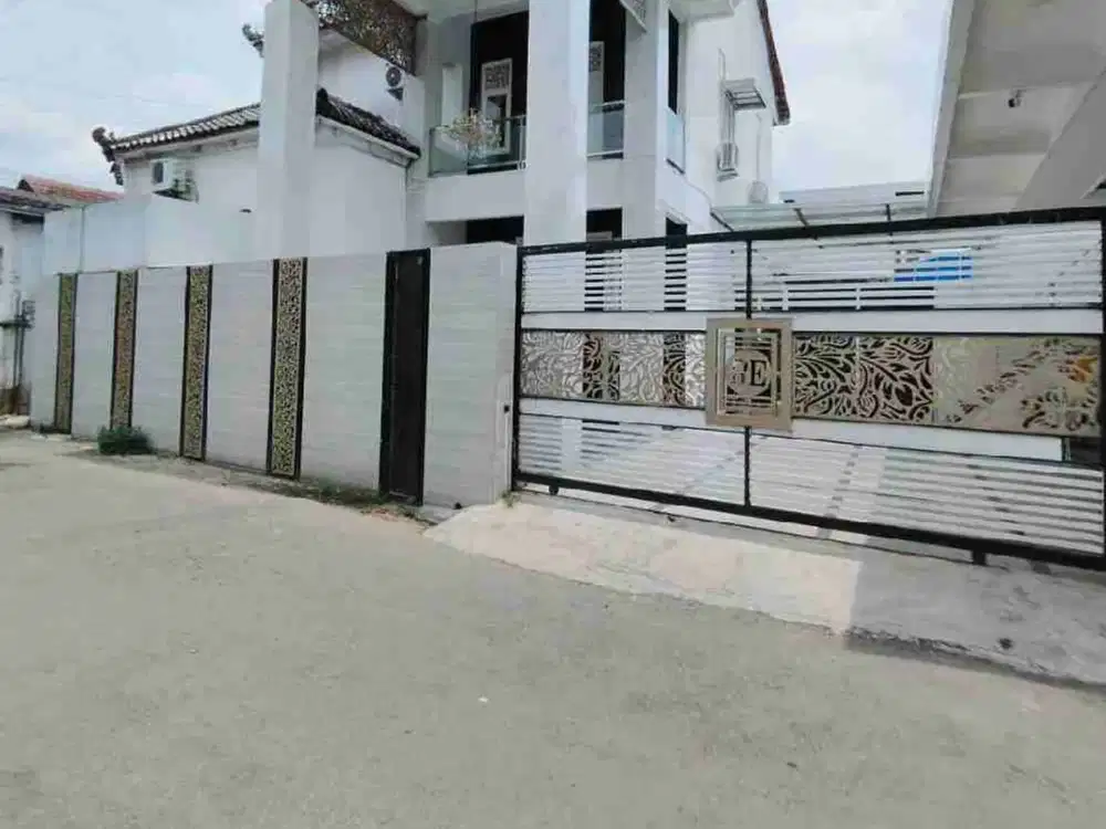 Rumah mewah plus kolam renang pusat kota Purwokerto