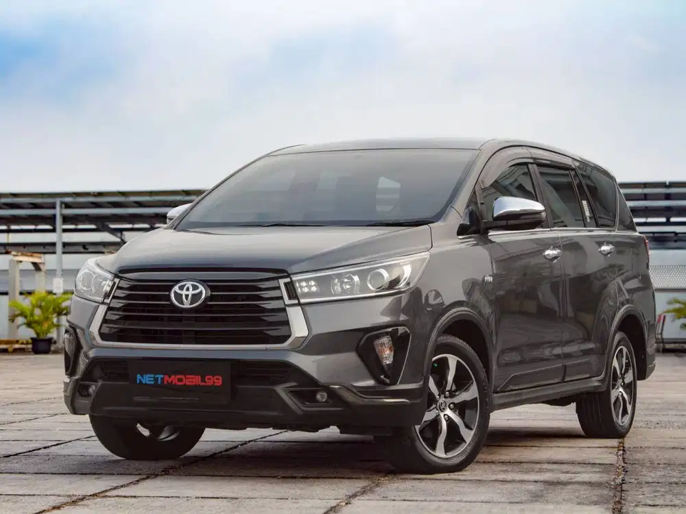 TOYOTA VENTURER 2.0 AT BENSIN 2022 - ABU