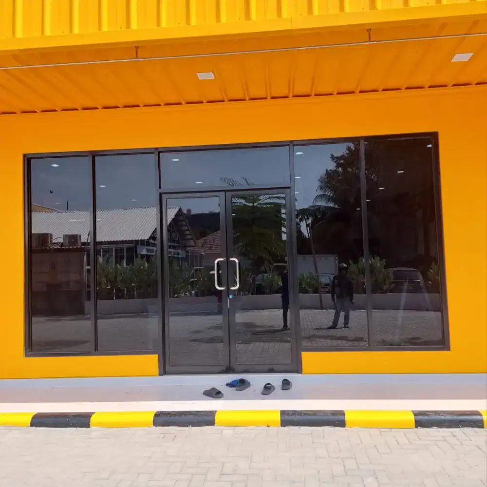 Sticker kaca film rayben hitam kanopi jendela gedung oneway