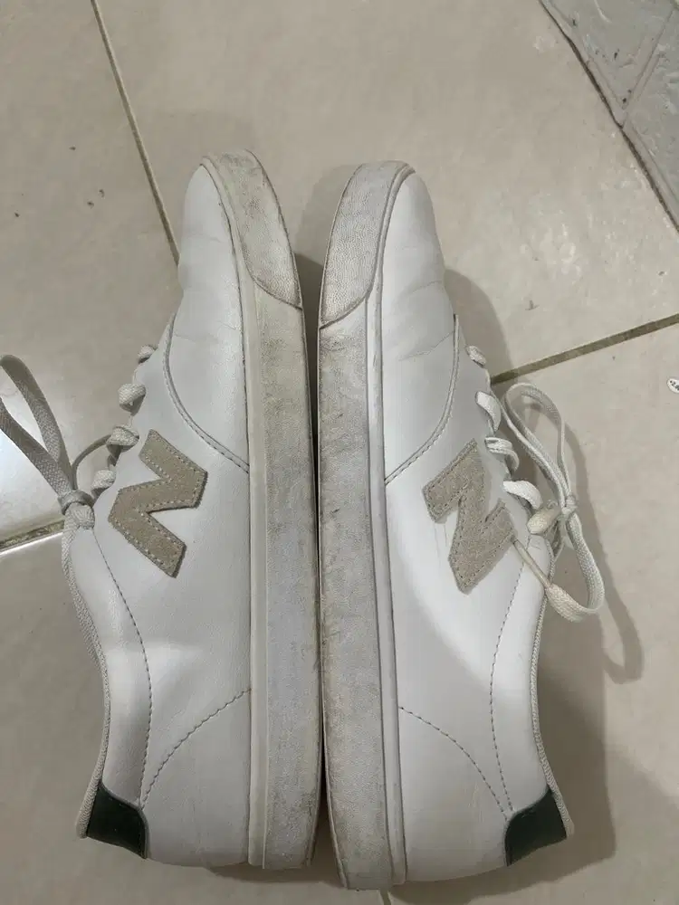 Sepatu New Balance Putih Ukuran EUR 44
