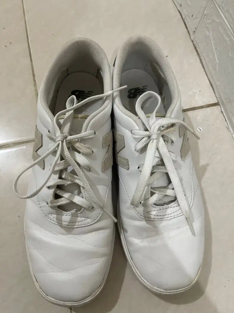 Sepatu New Balance Putih Ukuran EUR 44