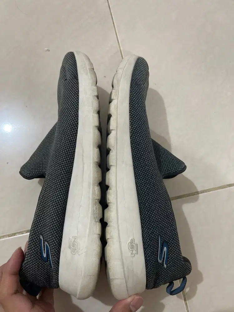 Sepatu Skechers Biru