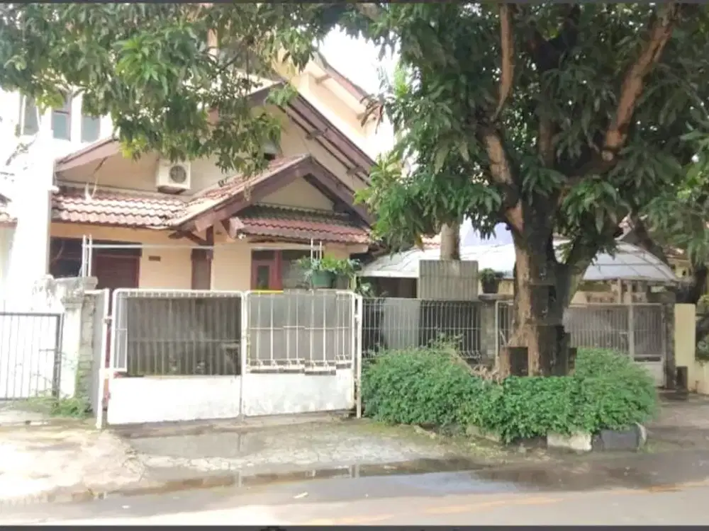 RUMAH DUA LANTAI DIJUAL HANYA DIHITUNG TANAH SELUAS 220 M2 - BINTARO SEKTOR 3