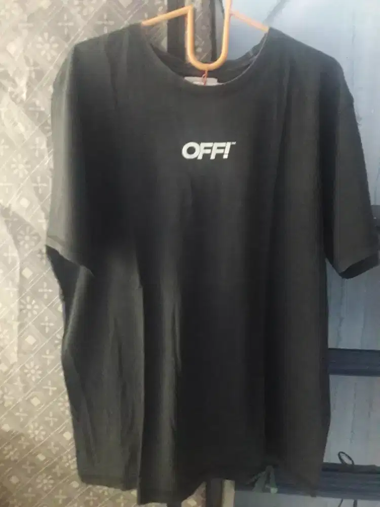 kaos off white hitam