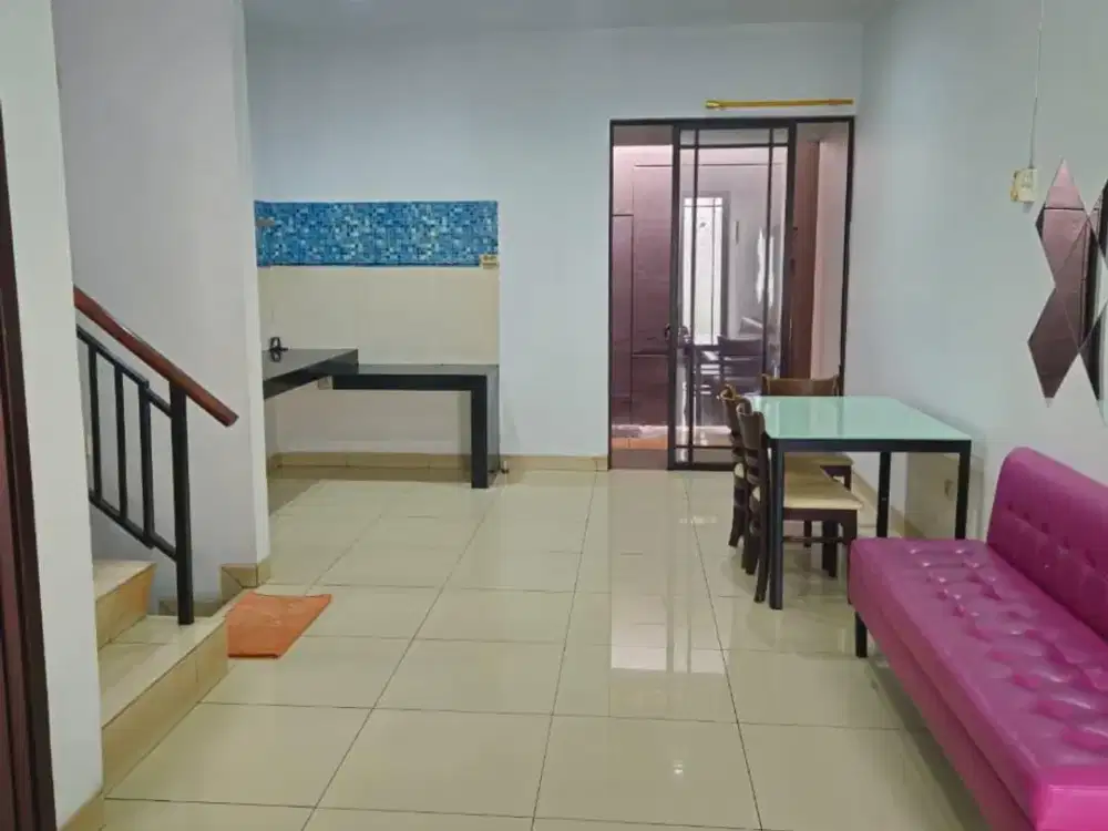 Disewa Rumah 2 Lantai Siap Huni Green Lake City Cluster Asia Bagus Sudah Ada AC 2 Bagus