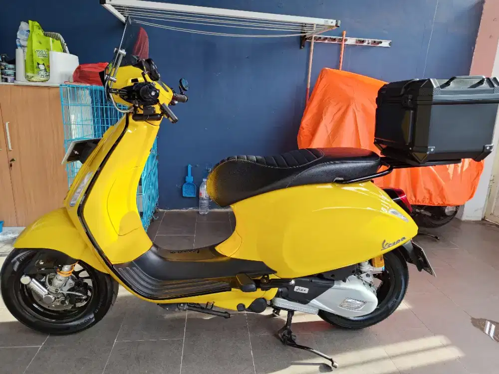 Vespa Sprint ABS, modif branded, kondisi mulus