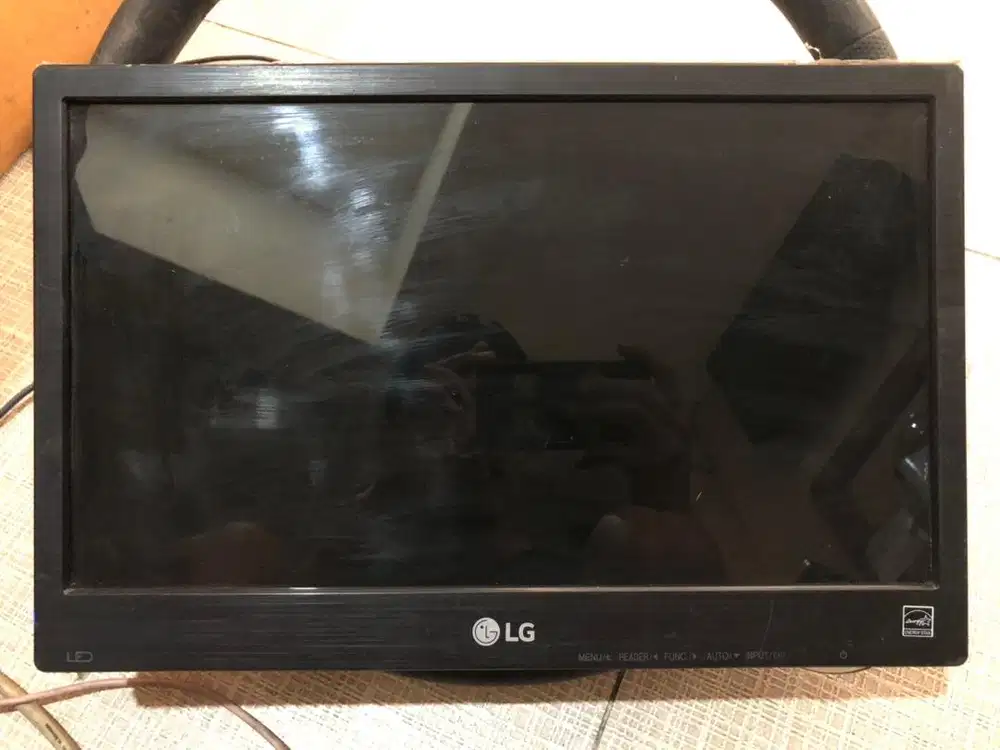 Monitor 16 inc LG 16M38A-B