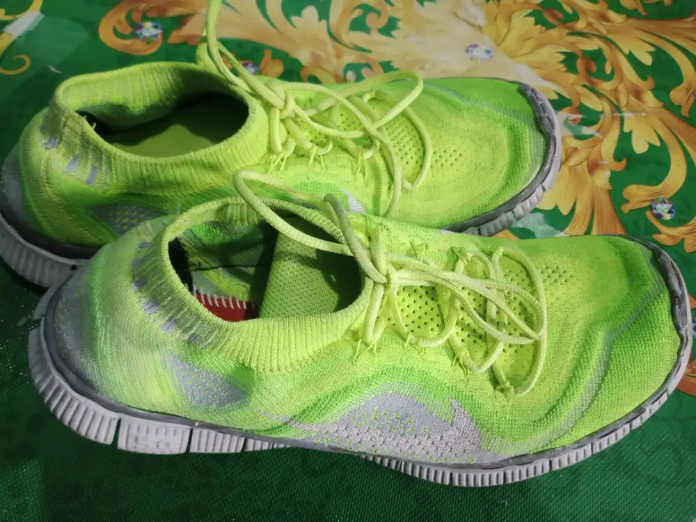 Sepatu nike hijau oke