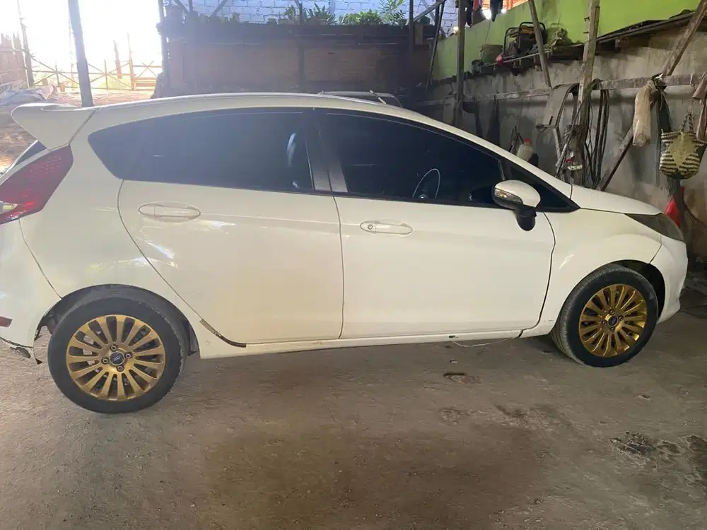 Jual Mobil Ford Fiesta 2011