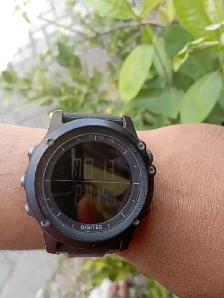Jam tangan analog dan digital