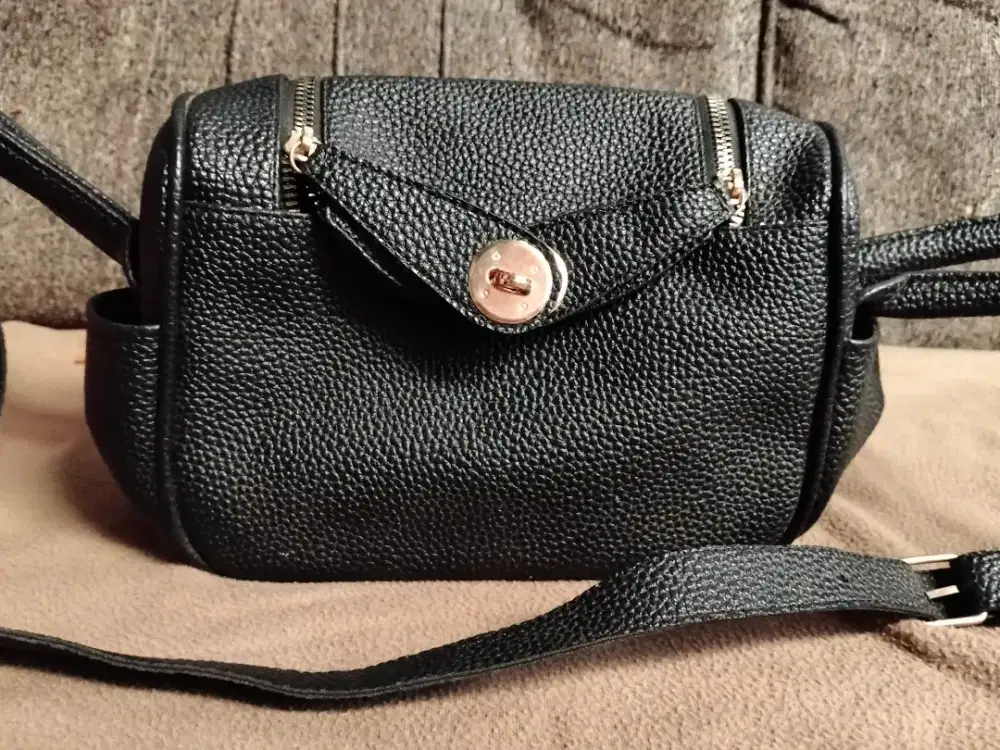 Sling Tote bag warna hitam