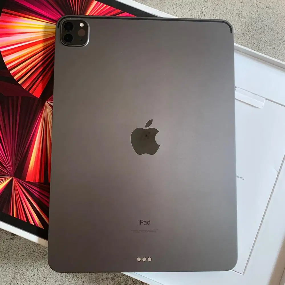 IPAD PRO M1 128GB (3rd gen) wifi only + Keyboard