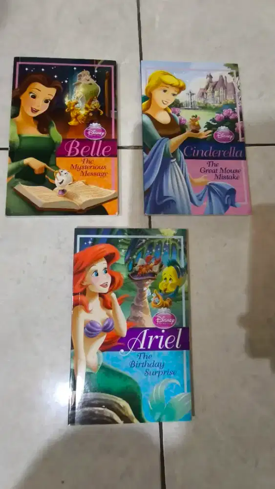 Buku majalah anak berwarna