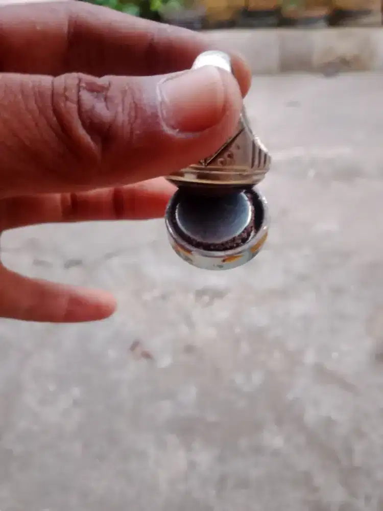 batu cincin badar besi merah