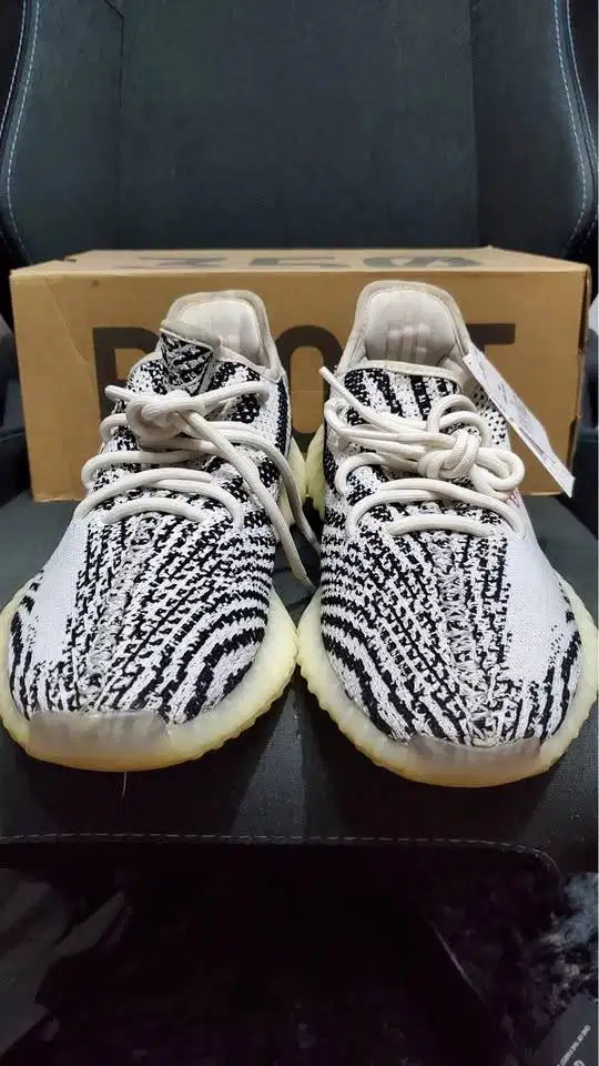YEEZY BOOST 350 V2 ZEBRA